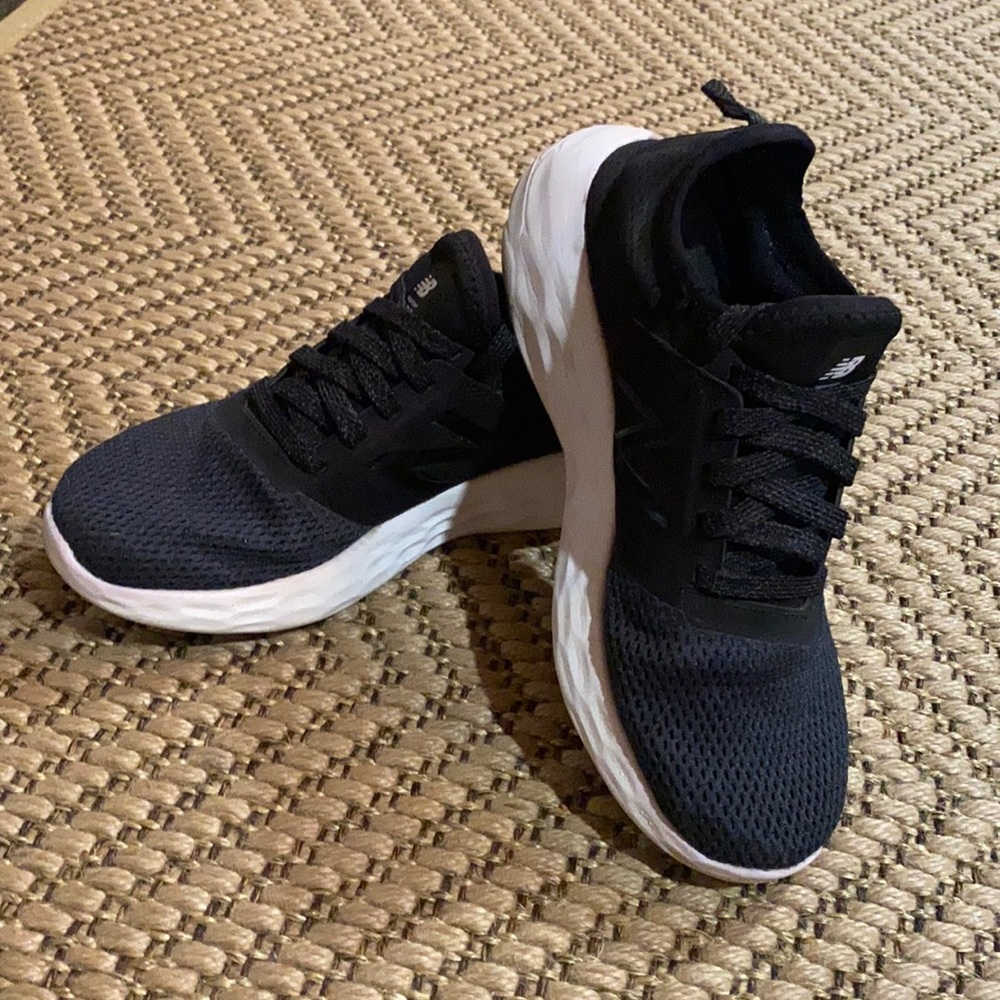 Black New Balance Tennis Shoes